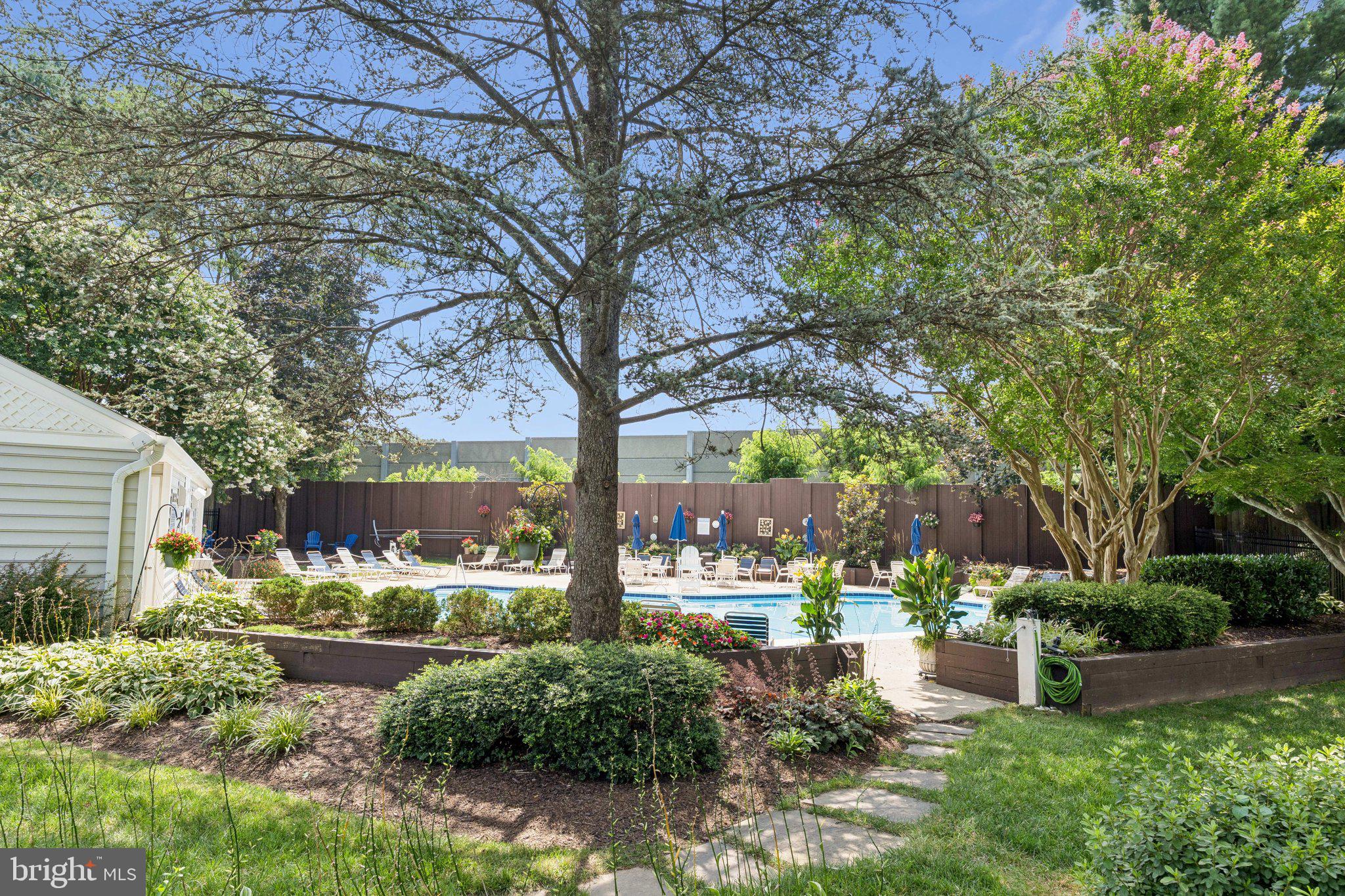 THE OAKTON - Residential