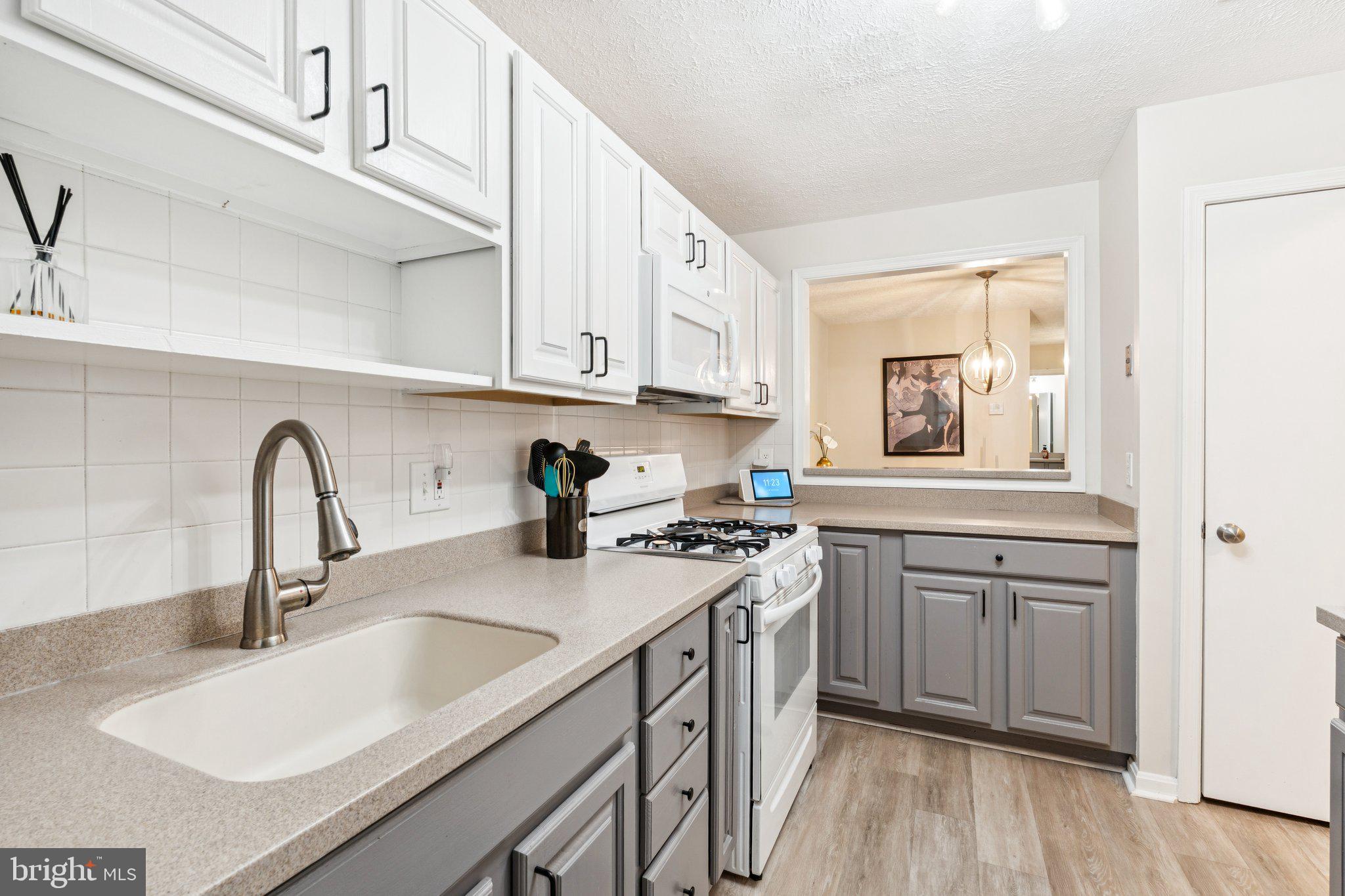 THE OAKTON - Residential