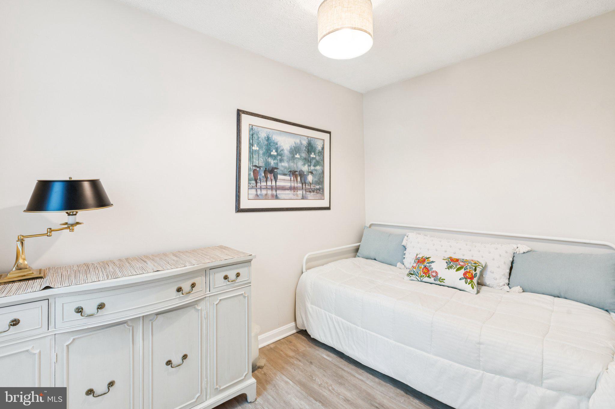 THE OAKTON - Residential