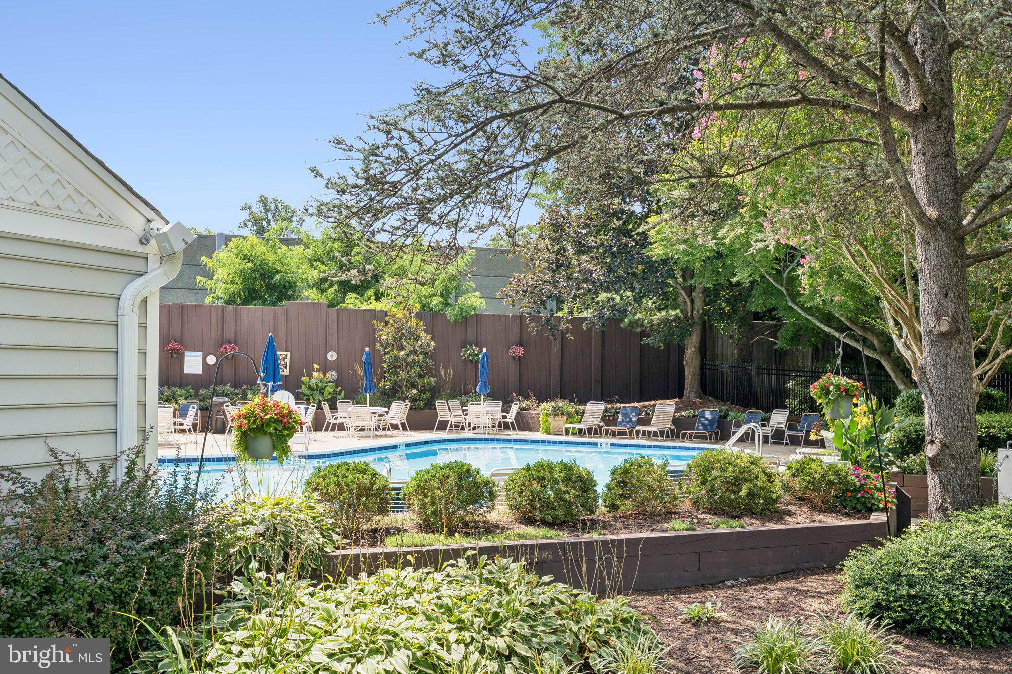 THE OAKTON - Residential