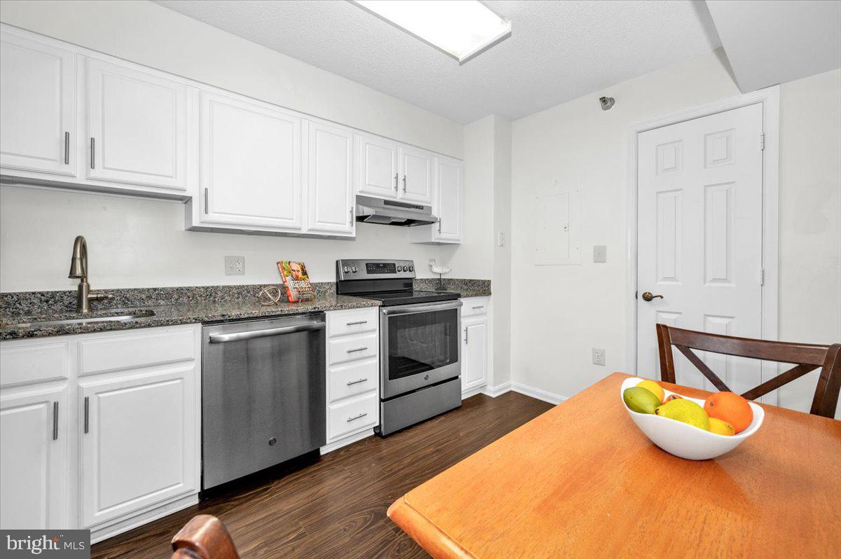LEISURE WORLD - Residential