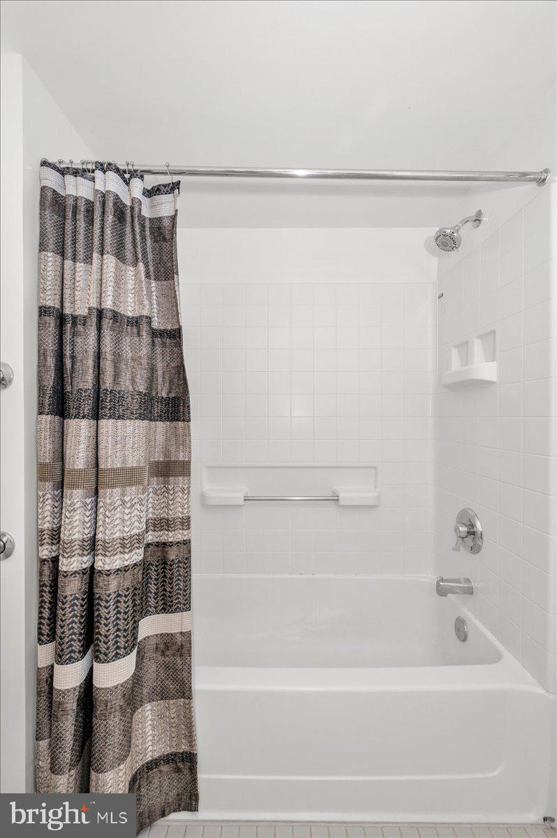 LEISURE WORLD - Residential