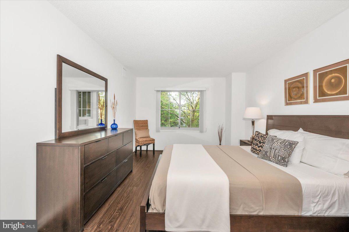 LEISURE WORLD - Residential