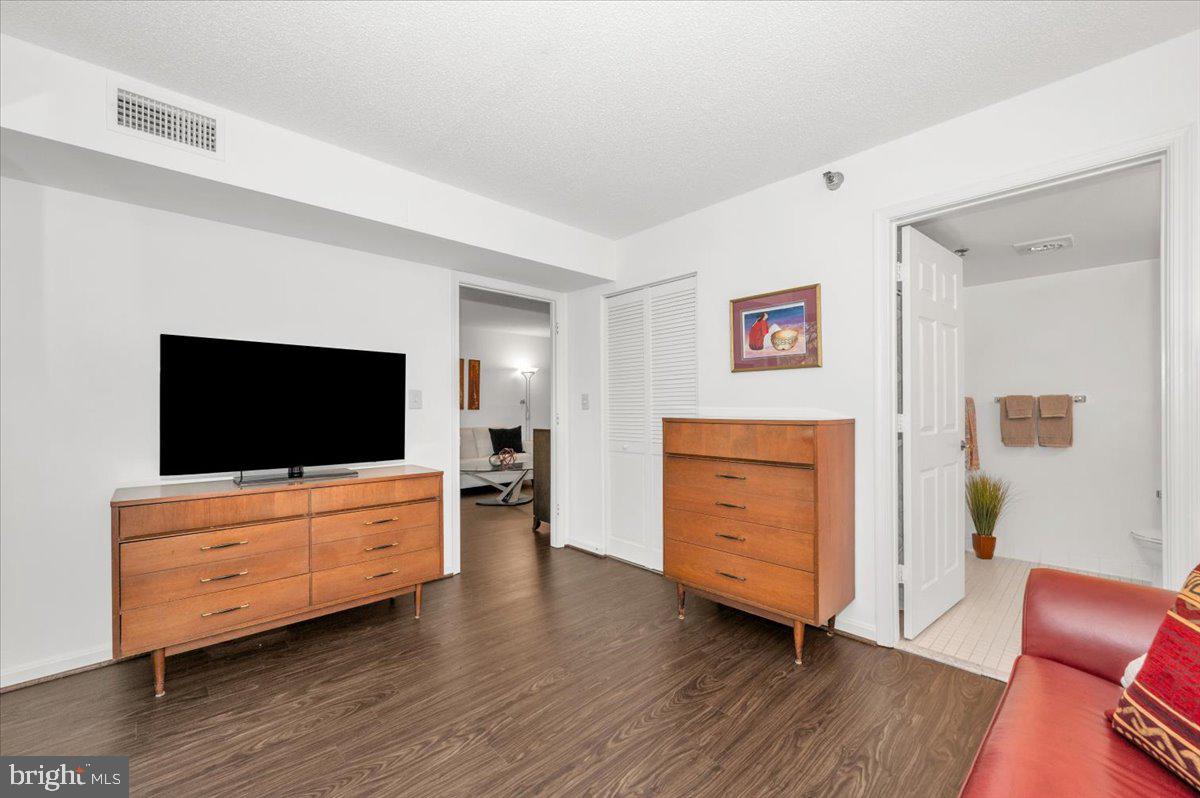 LEISURE WORLD - Residential