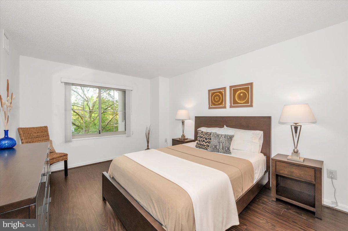 LEISURE WORLD - Residential
