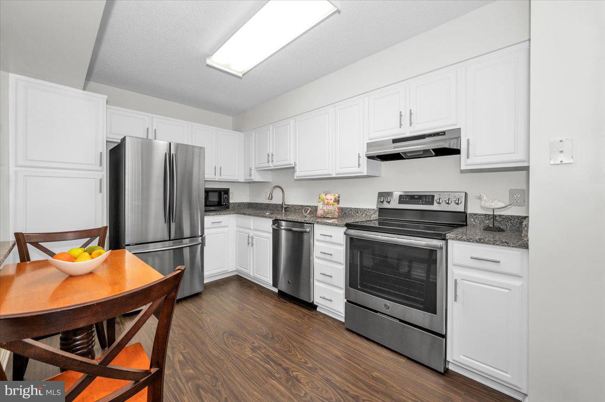LEISURE WORLD - Residential