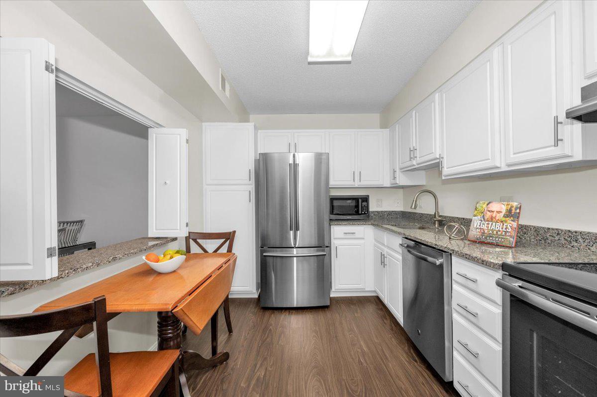 LEISURE WORLD - Residential