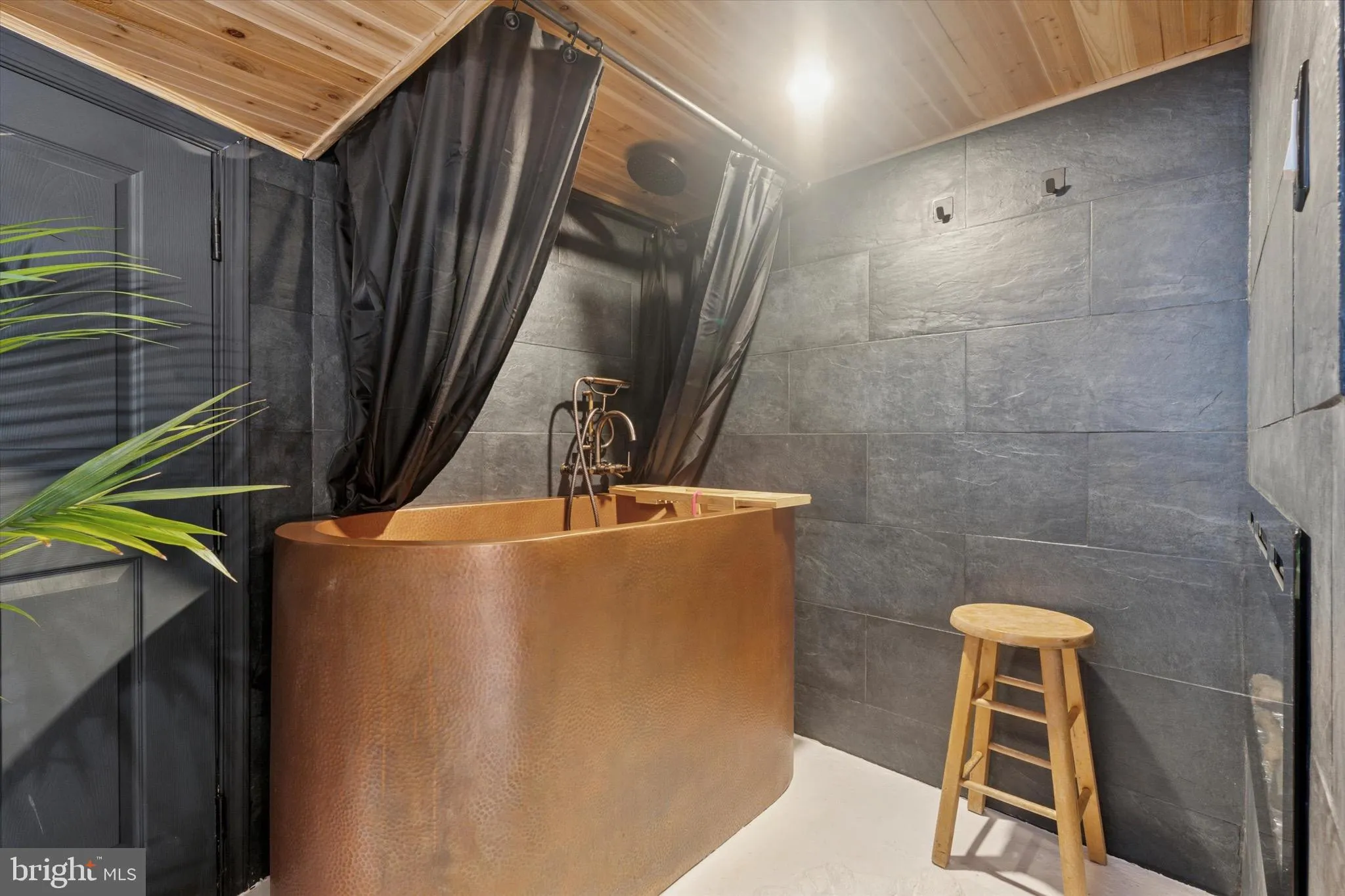 Philadelphia, Pennsylvania 19130, United States, 2 Bedrooms Bedrooms, ,2 BathroomsBathrooms,Residential,Active,210647