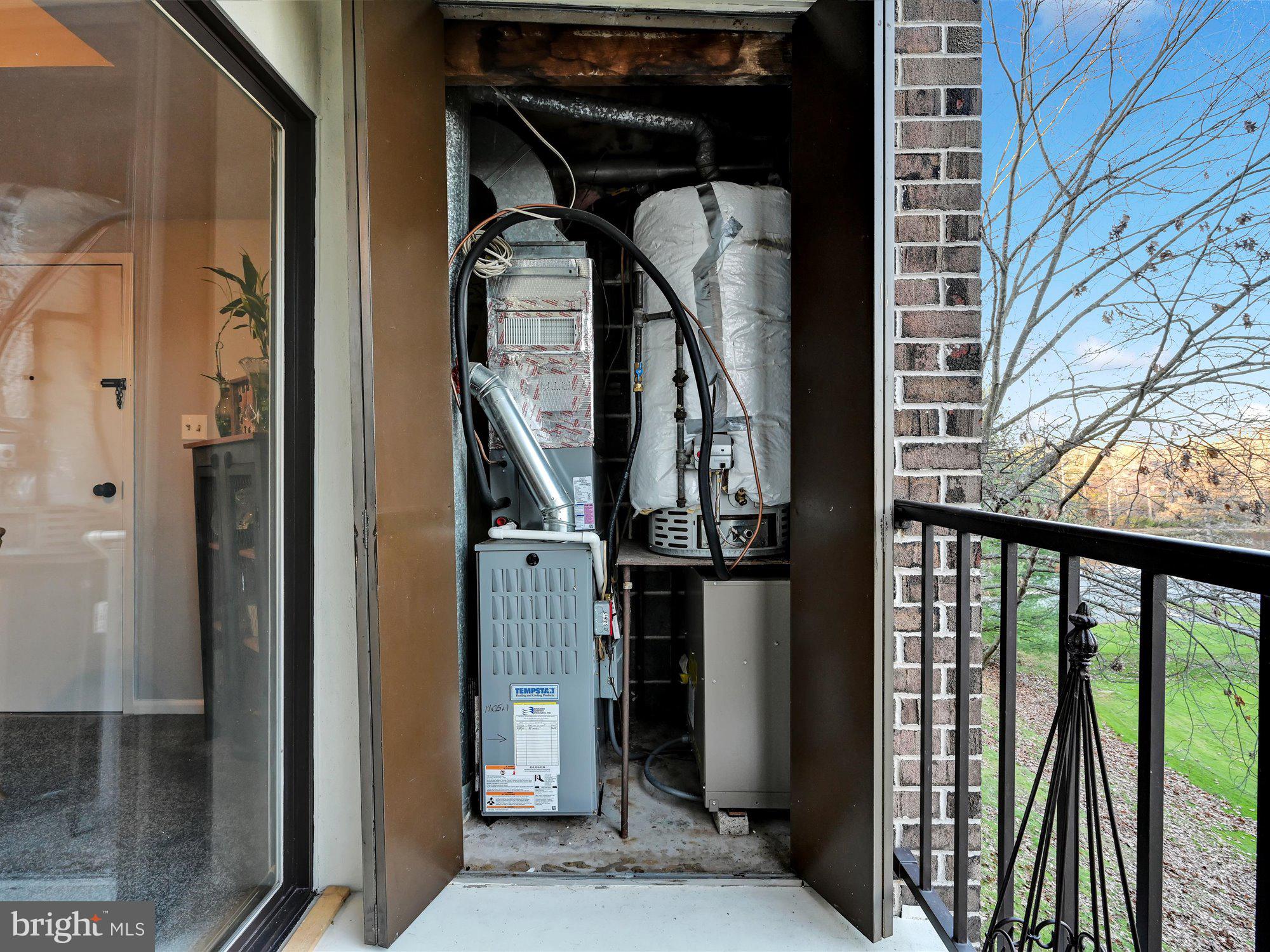 FLYING HILLS - Residential