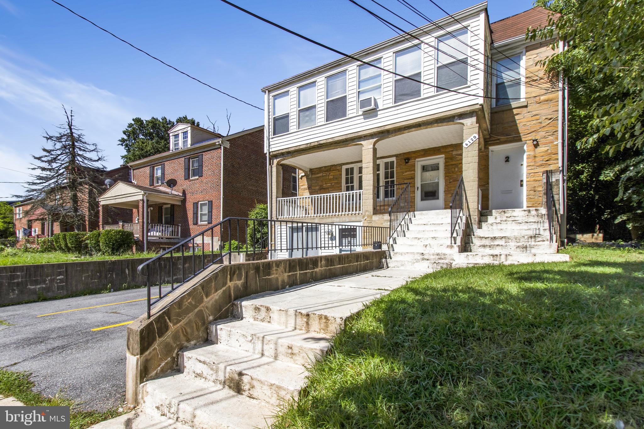 TWO LARGE BEDROOMS. WALKING DISTANCE TO METRO SUBWAY STATION, METRO BUS, SHOPPING MALL, RESTAURANTS, MOVIES, AND THE UNIVERSITY OF MD IN COLLEGE PARK.
