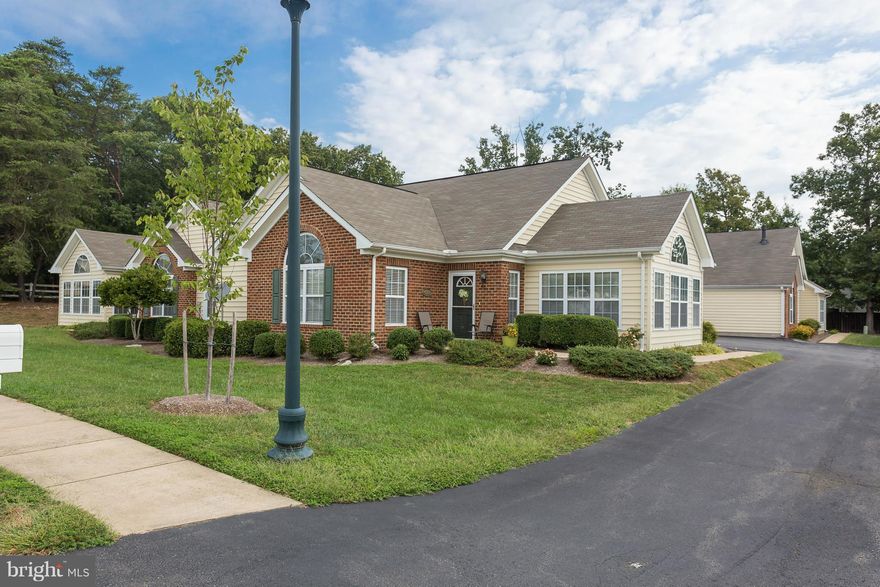 Fully Renovated Contemporary 2 Bedroom / 2 Full Bath Villa with Sun Room in Regency Park! Granite, Stainless,Wood in living room and bedrooms, ceramic in bathrooms. Amenities include Swimming Pool,Clubhouse & Exercise room! Carefree Living with Condo fee covering Water, Trash,Lawn / Outside maintenance & Snow removal Up to front door! Not Age restricted..Riverbend High area.Must See!!