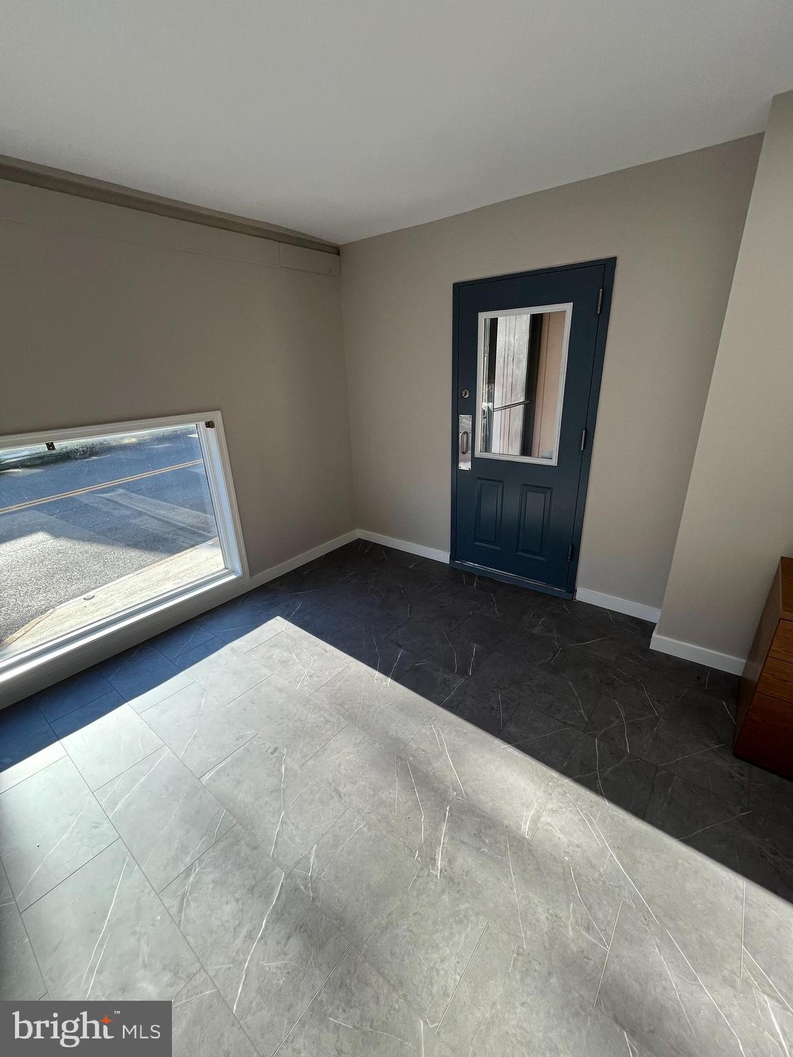 DOWNTOWN - Commercial Lease