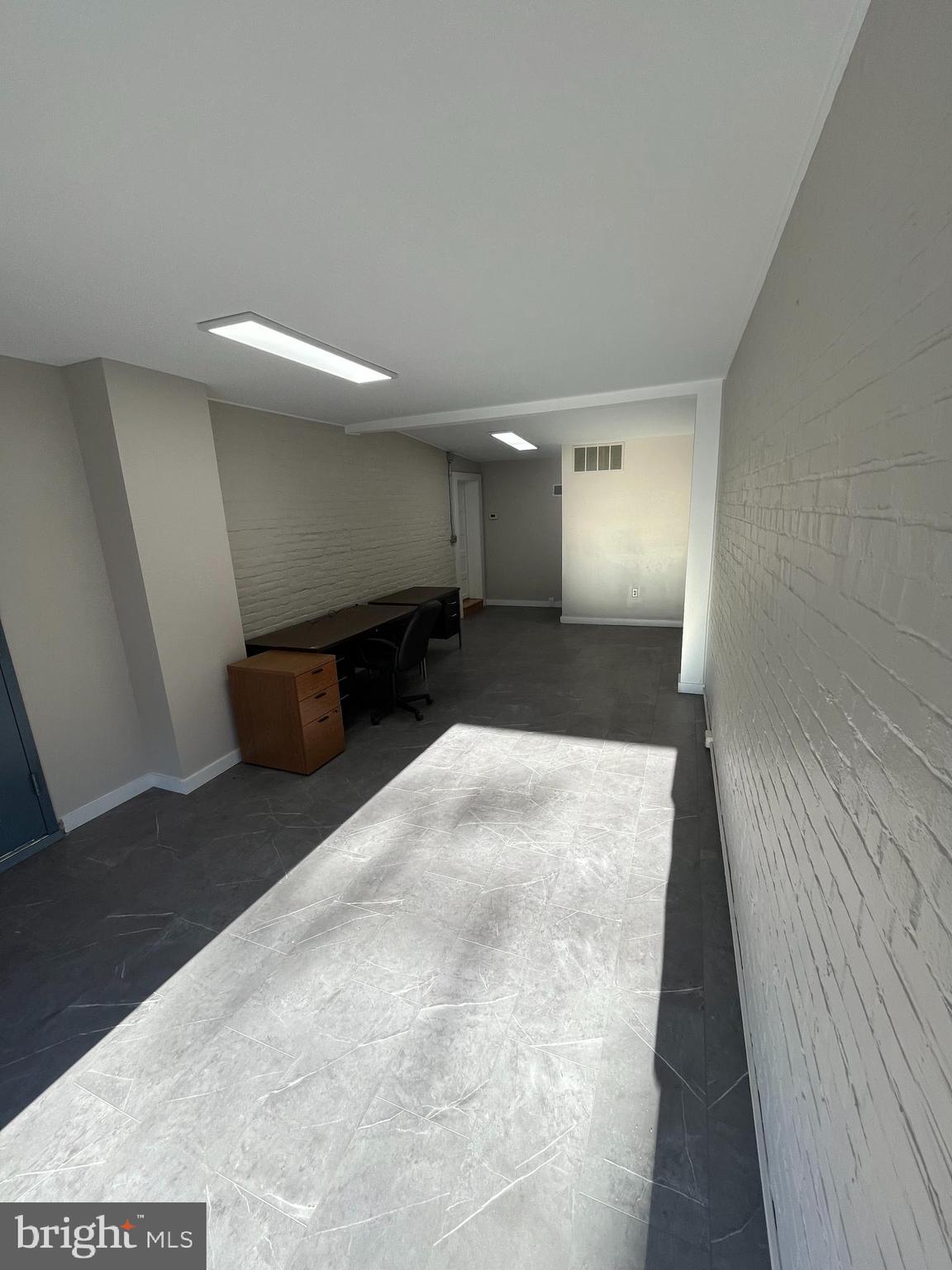 DOWNTOWN - Commercial Lease