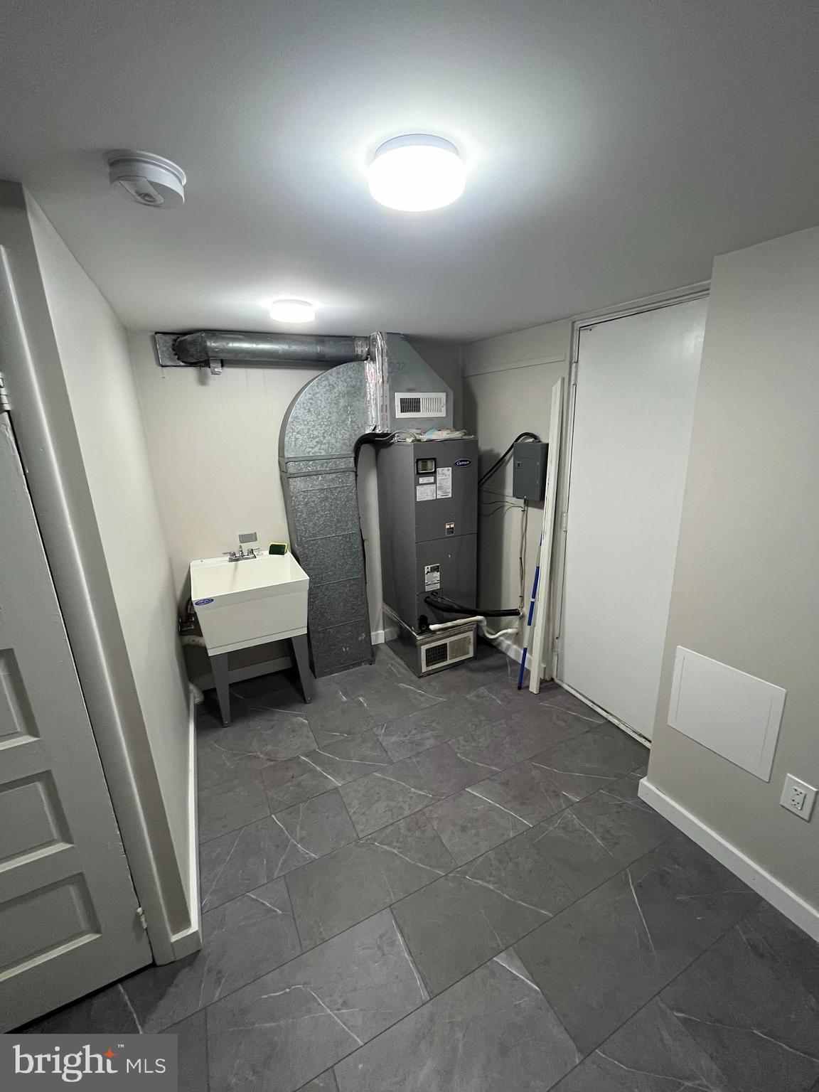 DOWNTOWN - Commercial Lease