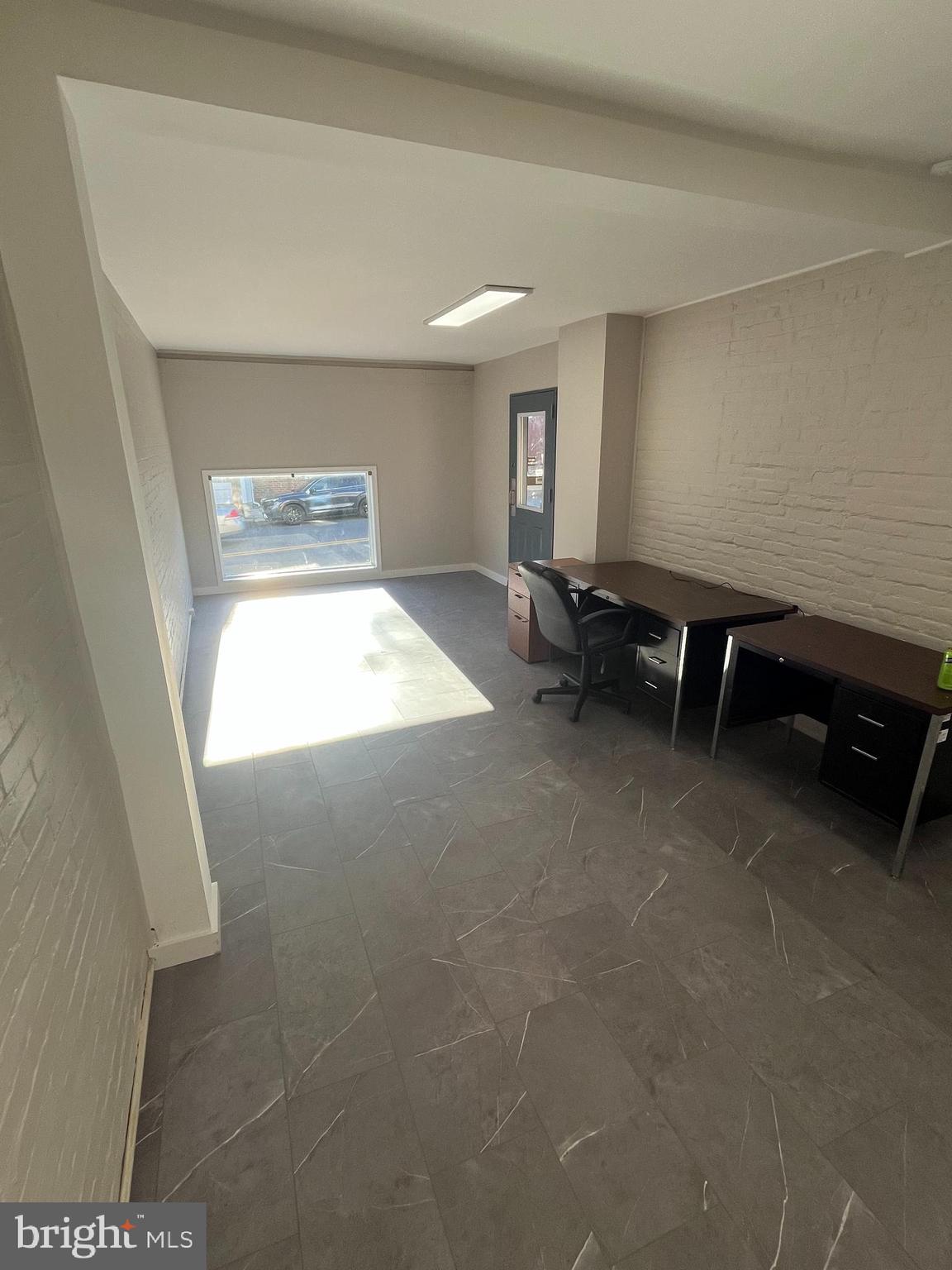 DOWNTOWN - Commercial Lease