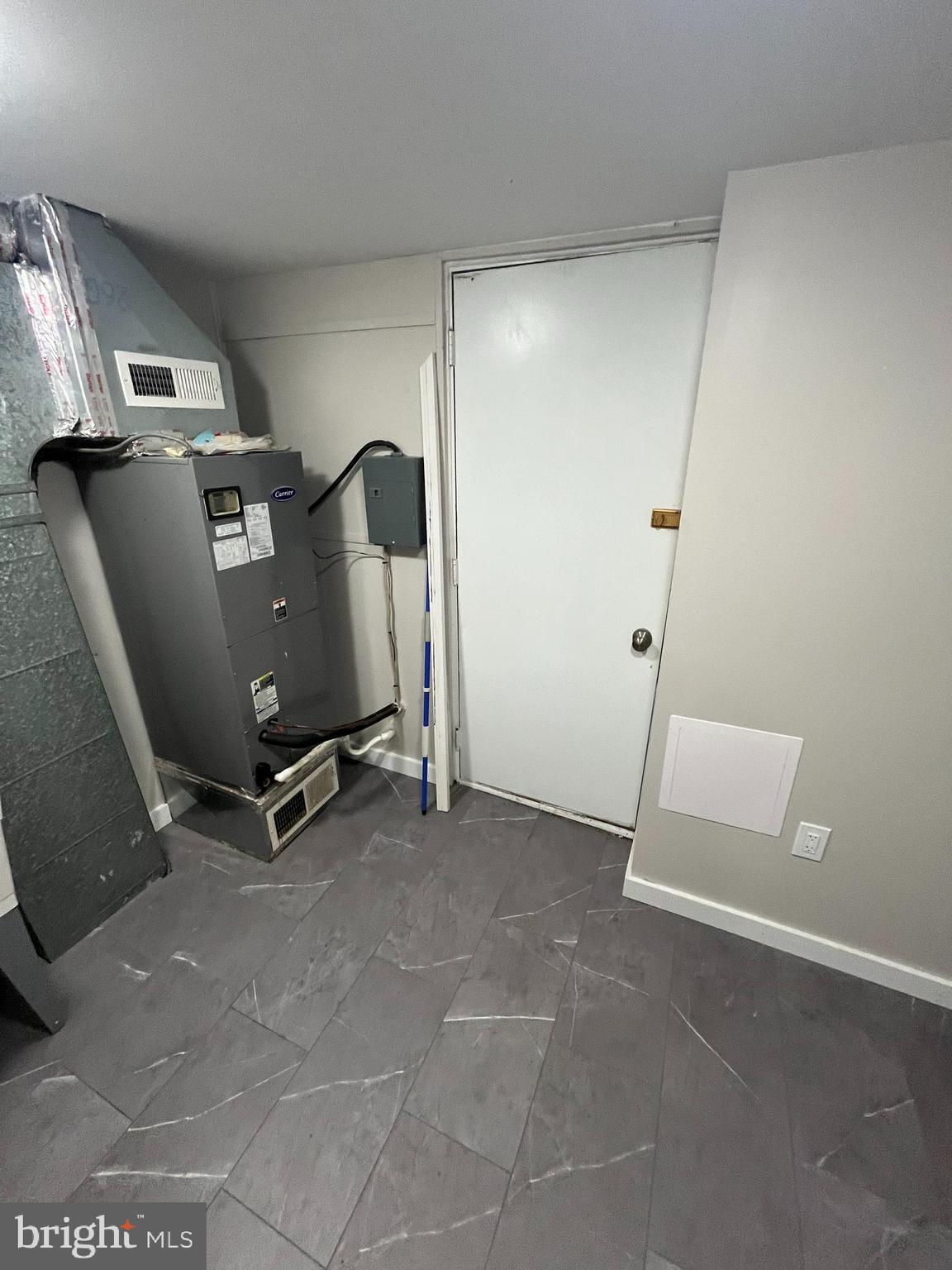 DOWNTOWN - Commercial Lease