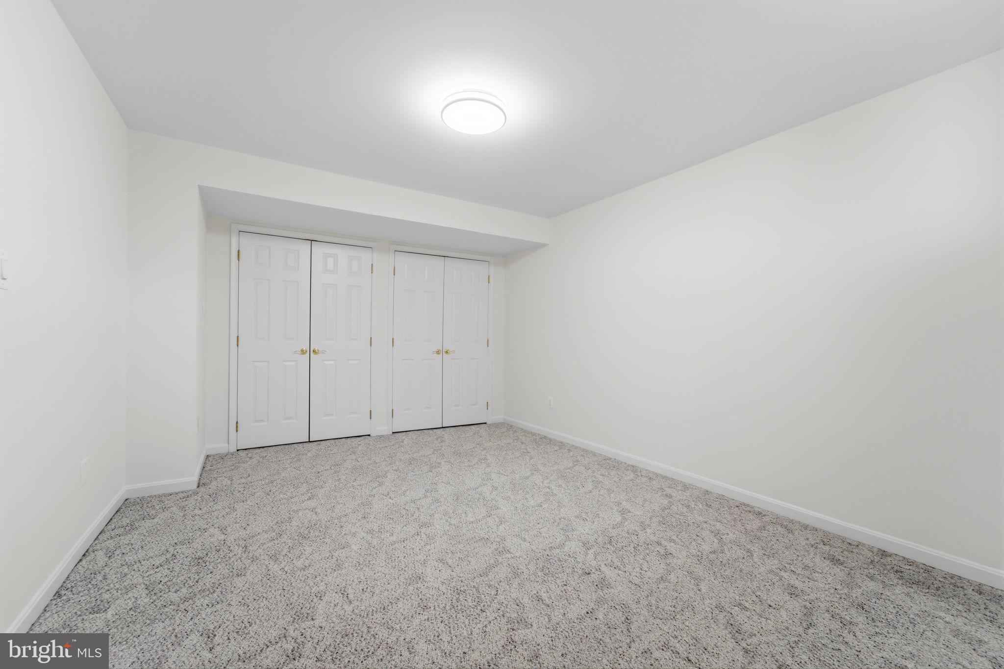 ASHBURN VILLAGE - Residential