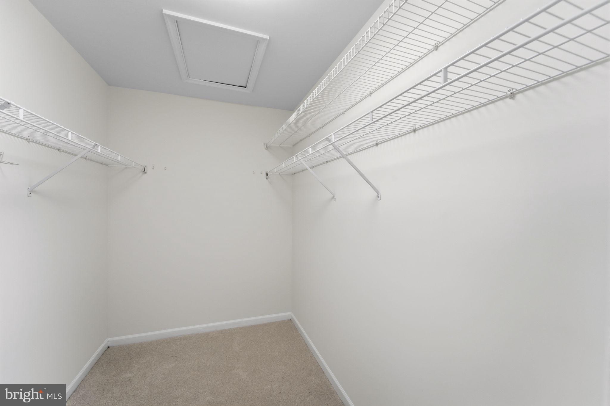 ASHBURN VILLAGE - Residential