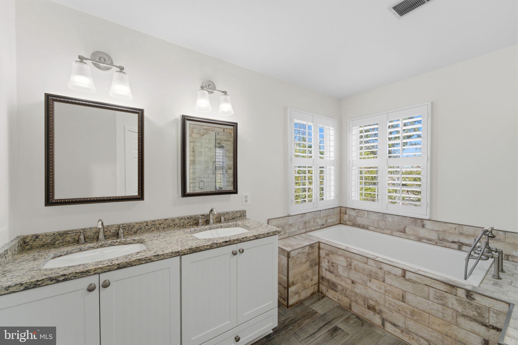 ASHBURN VILLAGE - Residential