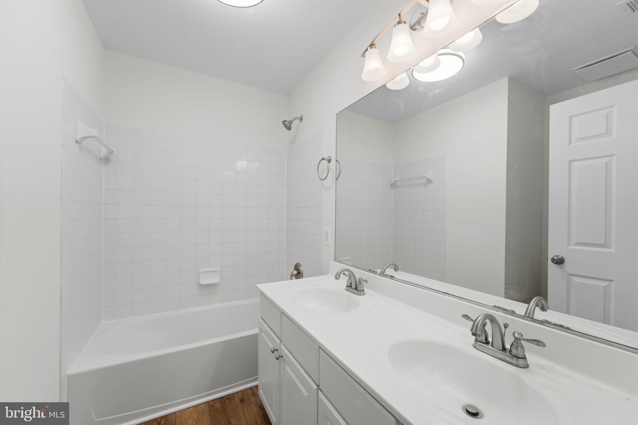 ASHBURN VILLAGE - Residential