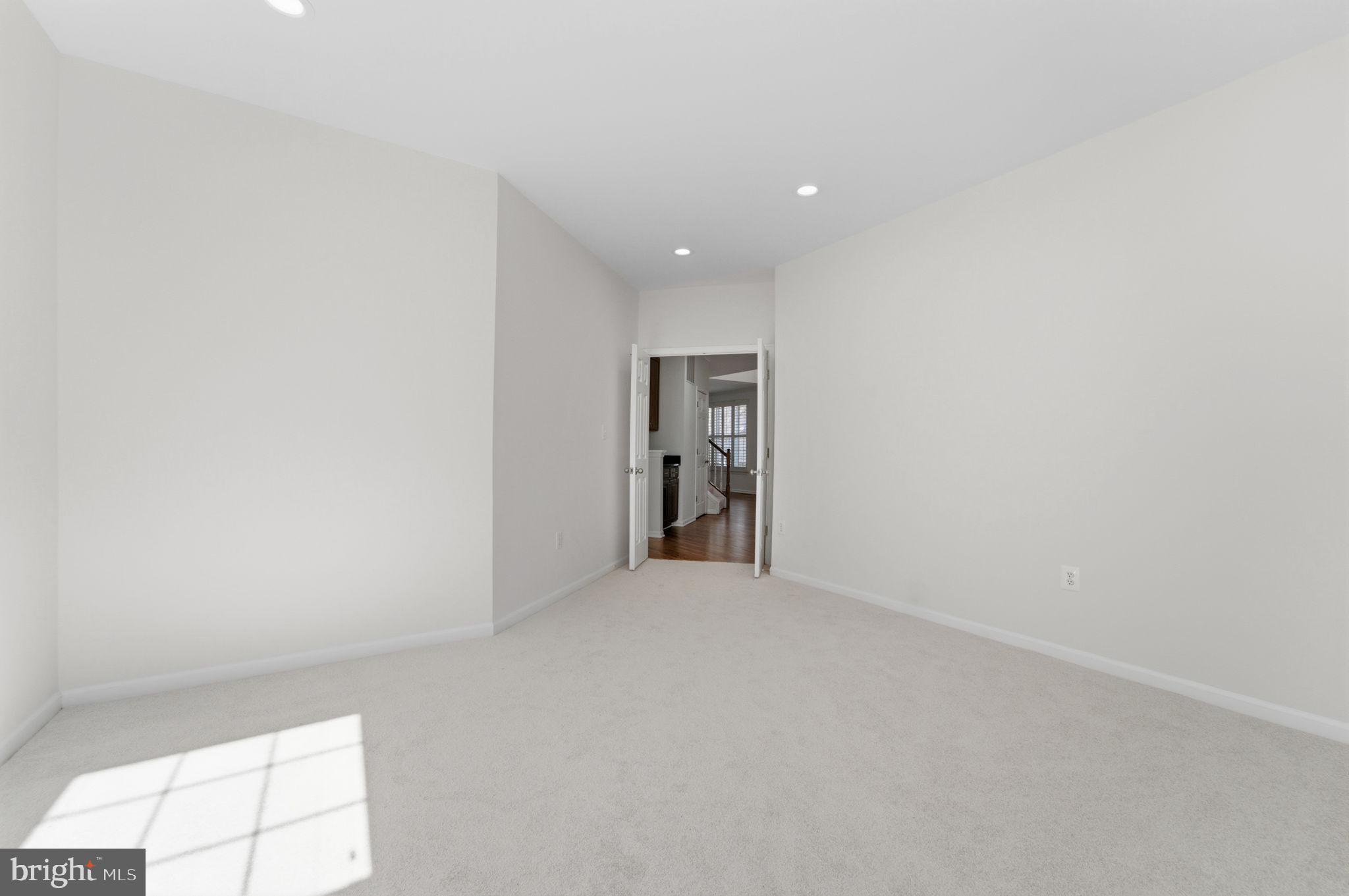 ASHBURN VILLAGE - Residential