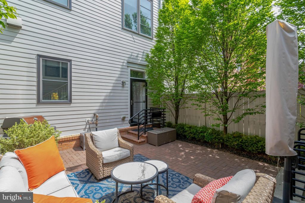 Photo of 2104 Main Line Boulevard, ALEXANDRIA, VA 22301 (MLS # VAAX2055398)