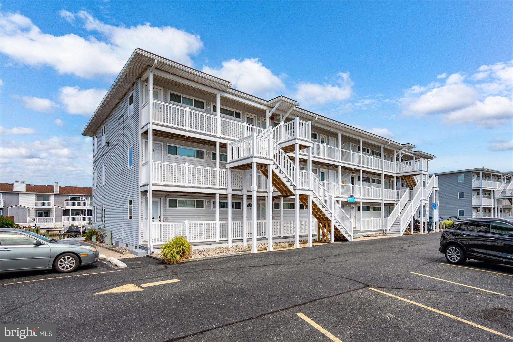 512 ROBIN DRIVE 9