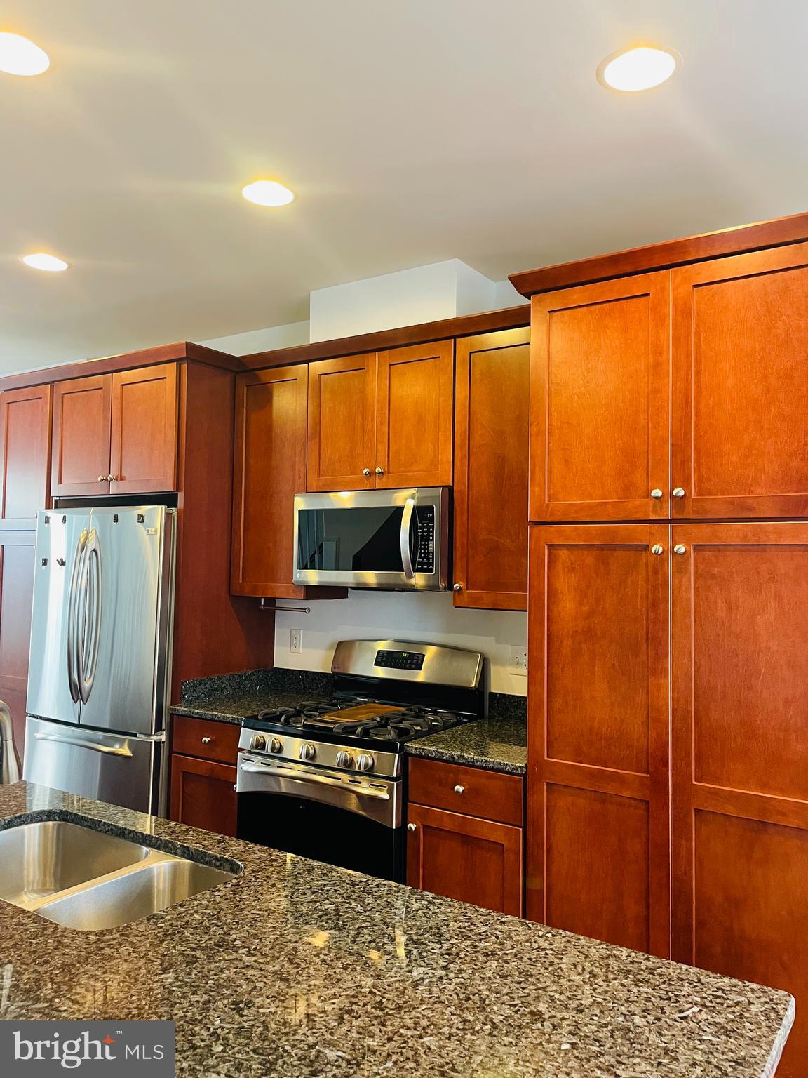 BUCKINGHAM COMMONS - Residential Lease