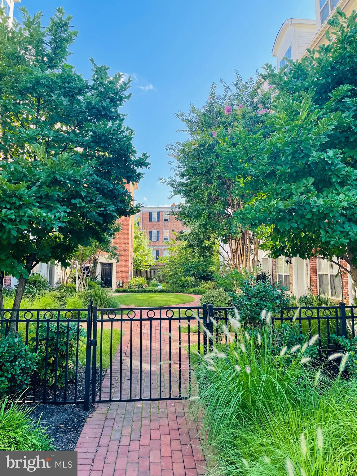 BUCKINGHAM COMMONS - Residential Lease