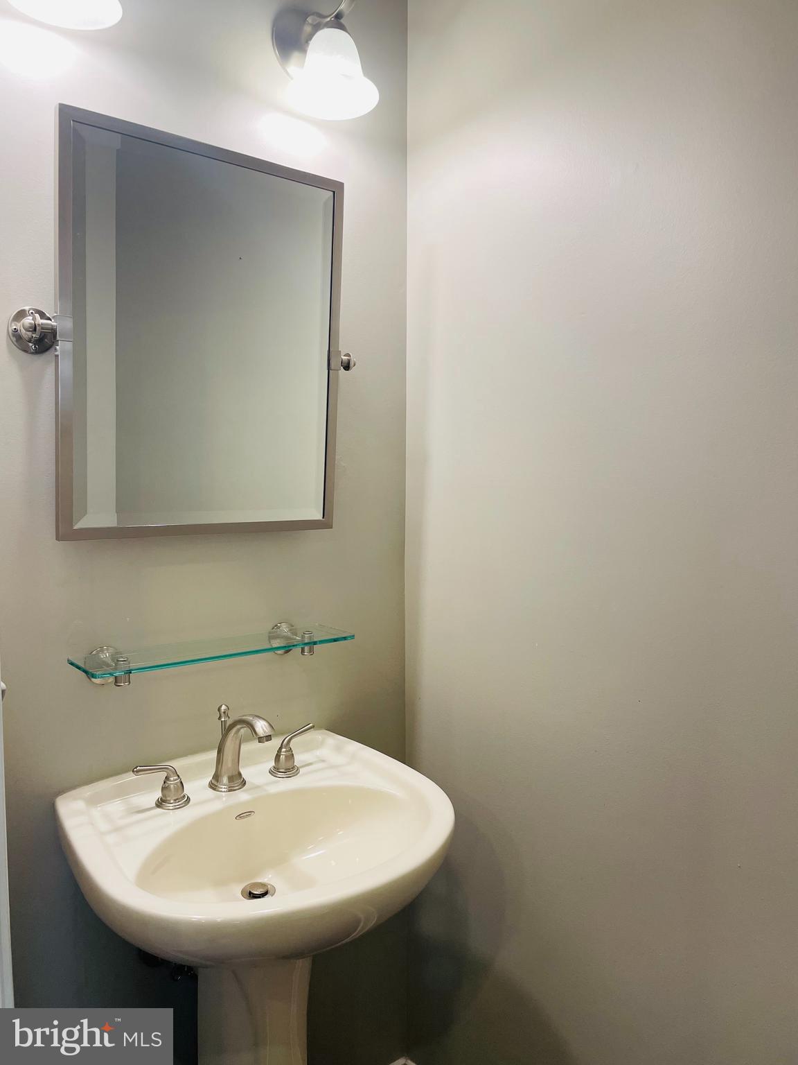 BUCKINGHAM COMMONS - Residential Lease