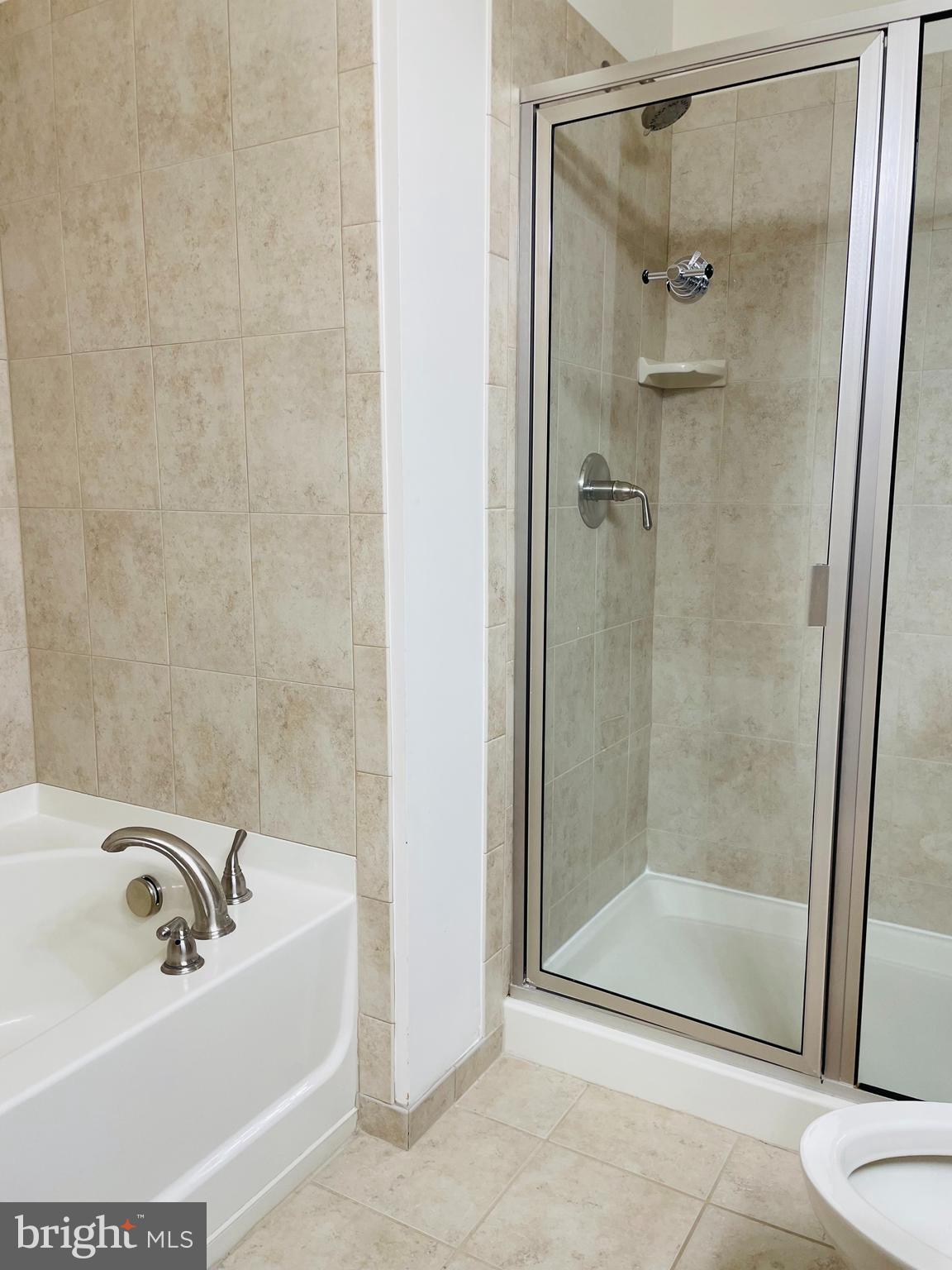 BUCKINGHAM COMMONS - Residential Lease