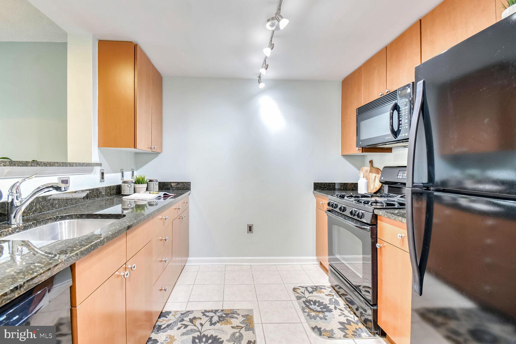 CRESCENT - Residential Lease