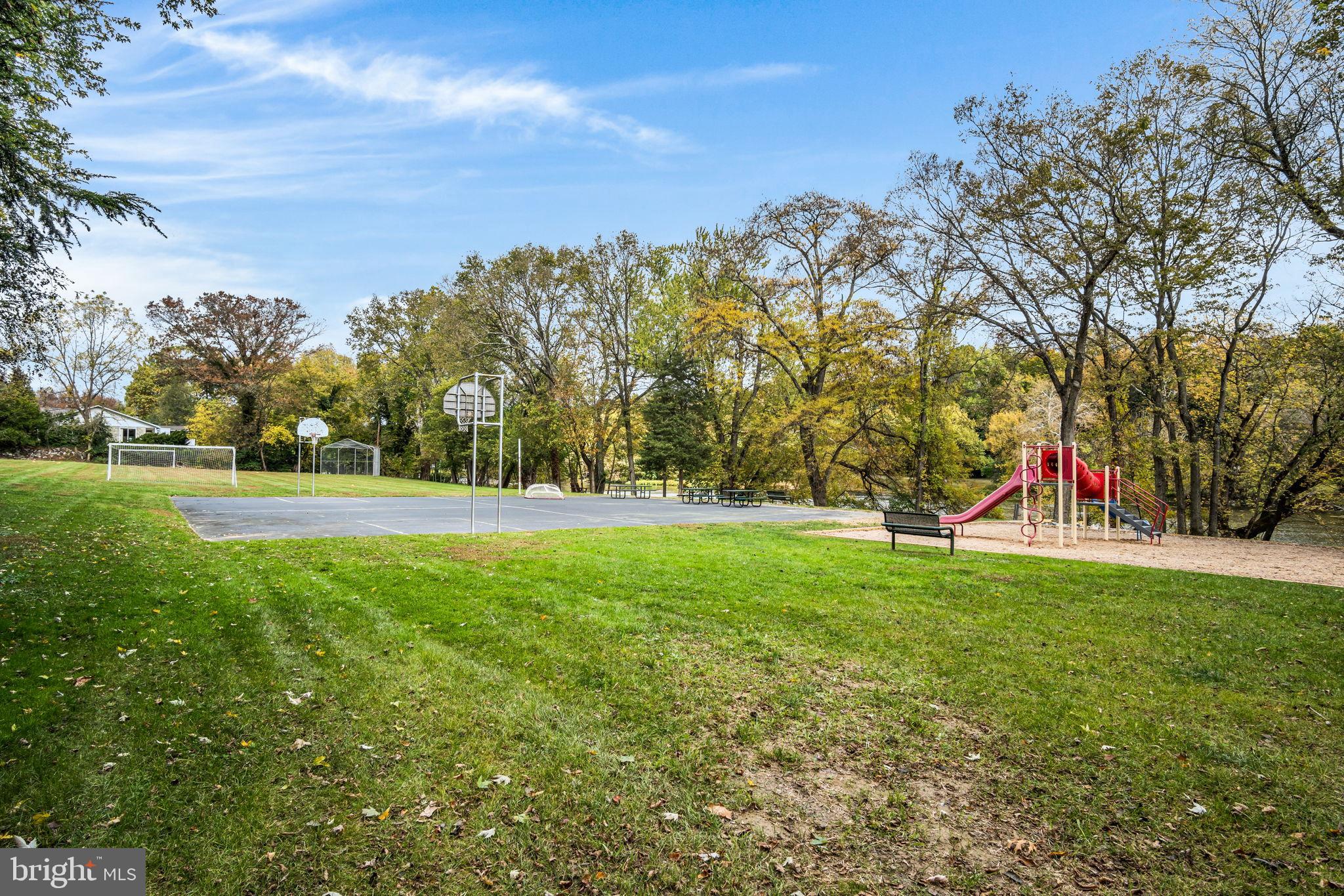 POINT RIDGE FARMS - Residential