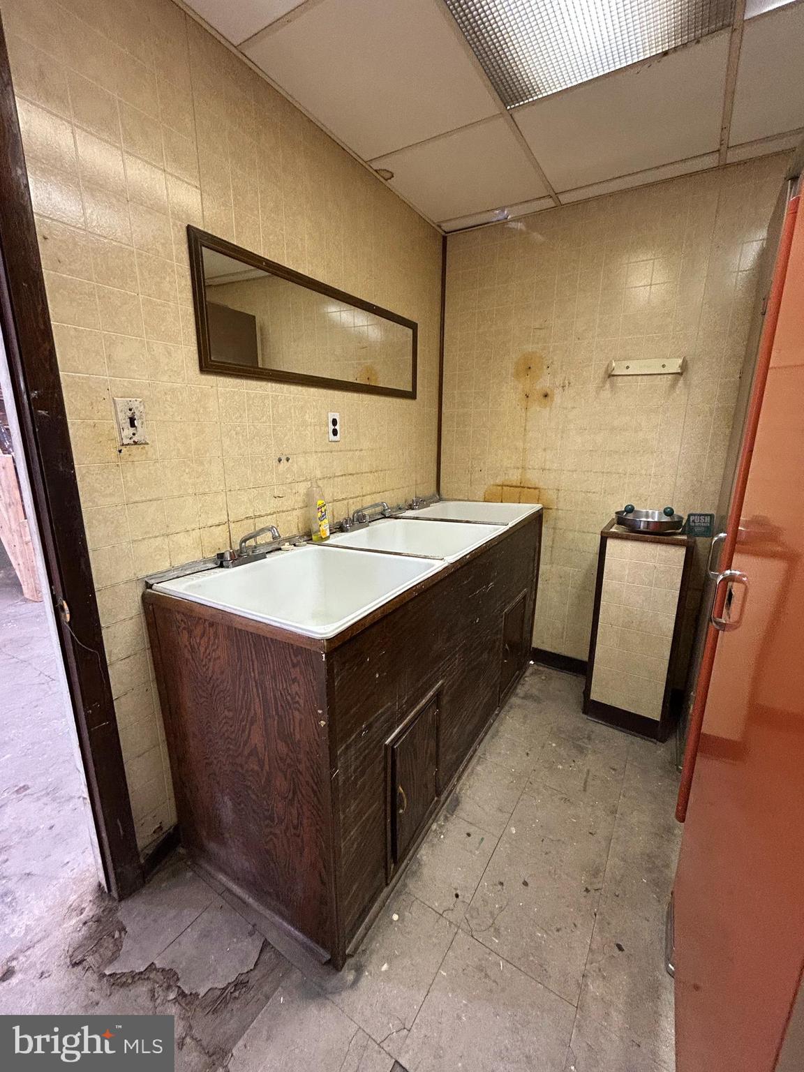 HARROWGATE - Commercial Sale