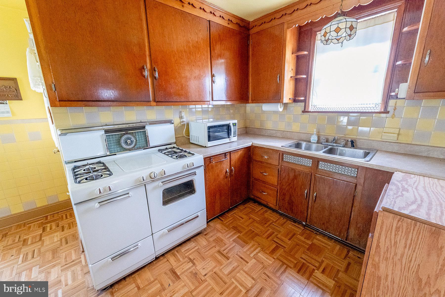 10 EMELINE AVENUE