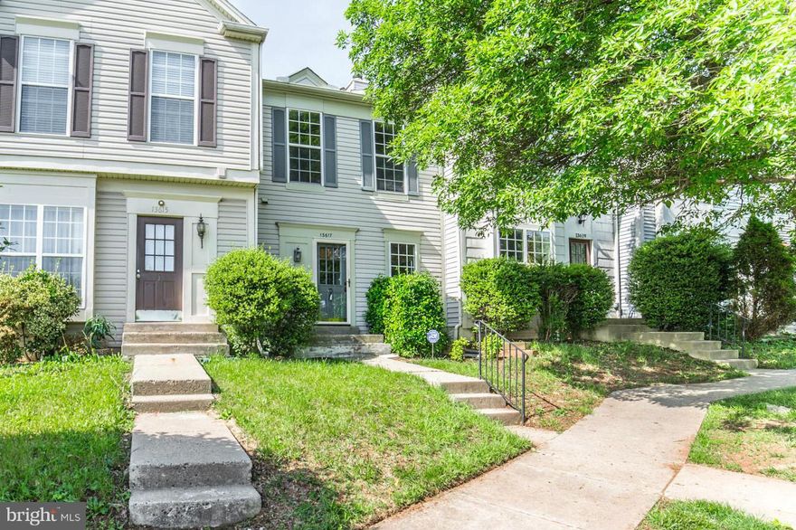 OPEN FLR PLAN w/ WOOD FLOOR IN LR,TILE IN FOYER&KITCHEN. BRAND NEW GRANITE COUNTERTOP,SINK. FRESH PAINT,TRIM,CARPET THROUGHOUT. ALL NEW ELECRICAL OUTLETS & FAUCETS. NEW HVAC. 2 SPACIOUS MASTER BRs w/ VAULTED CEILINGS W FULL BATH. UNFINISHED LL w ROUGH IN,COPPER PIPES. FENCED YARD,DECK.WALKING DISTANCE TO SHOPS&RESTAURANTS. CLOSE TO TOLL RD,FX PRKWY,RT.50,RT.28. FREE HOME WARRANTY @ CARDINAL TITLE.