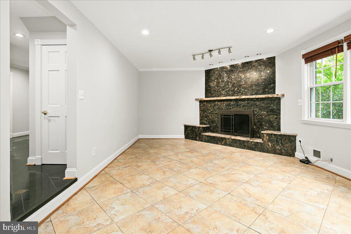 YACHT HAVEN ESTATES - Residential