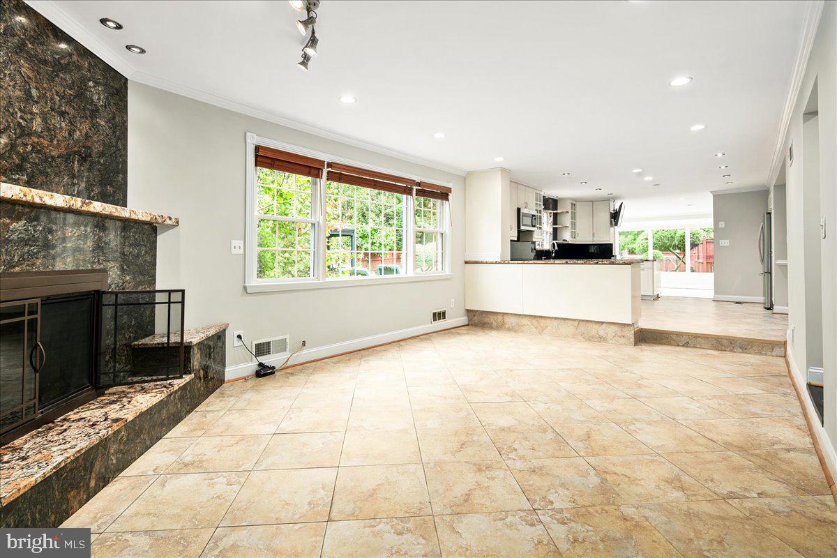 YACHT HAVEN ESTATES - Residential