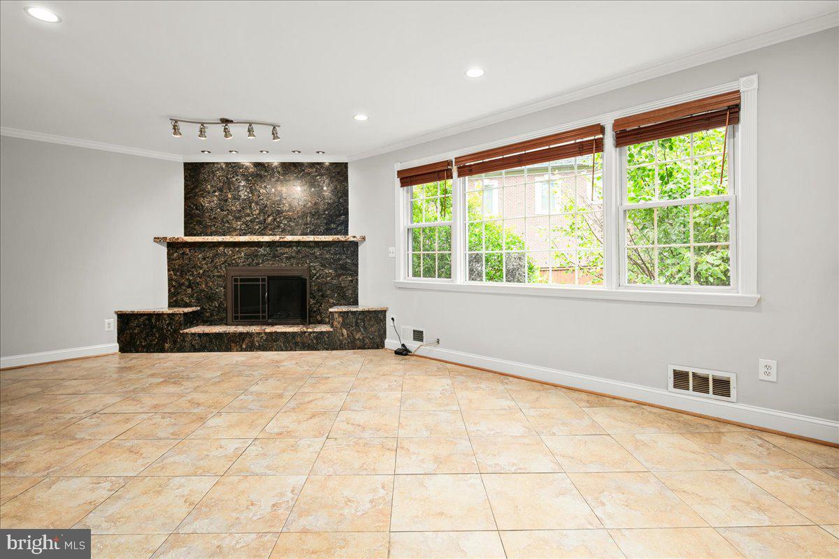 YACHT HAVEN ESTATES - Residential