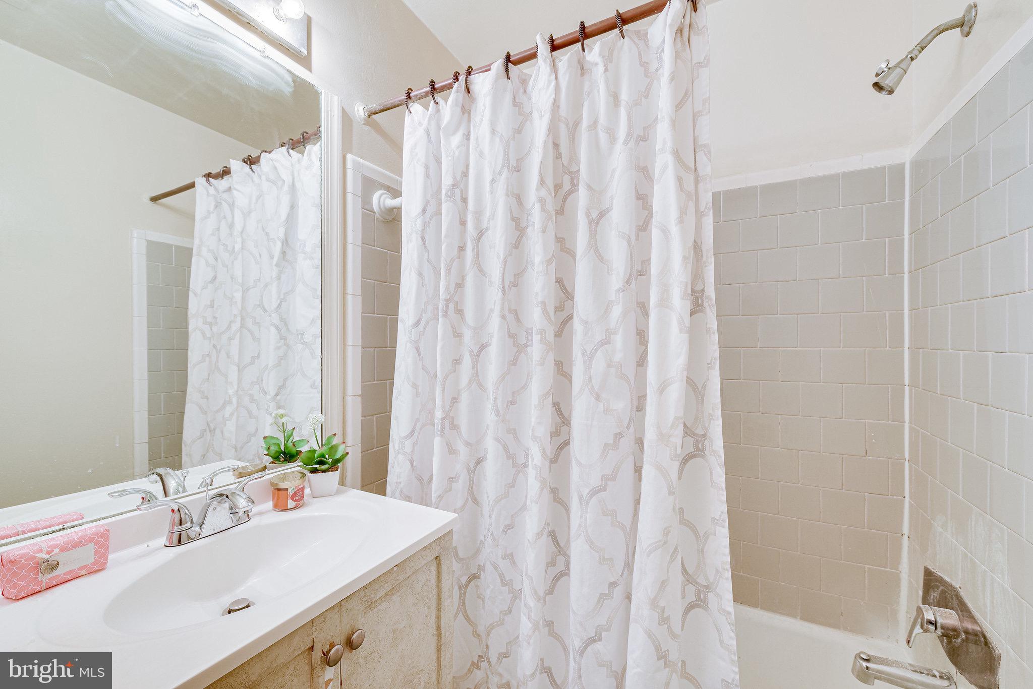 LITTLE RIVER SQ COND - Residential