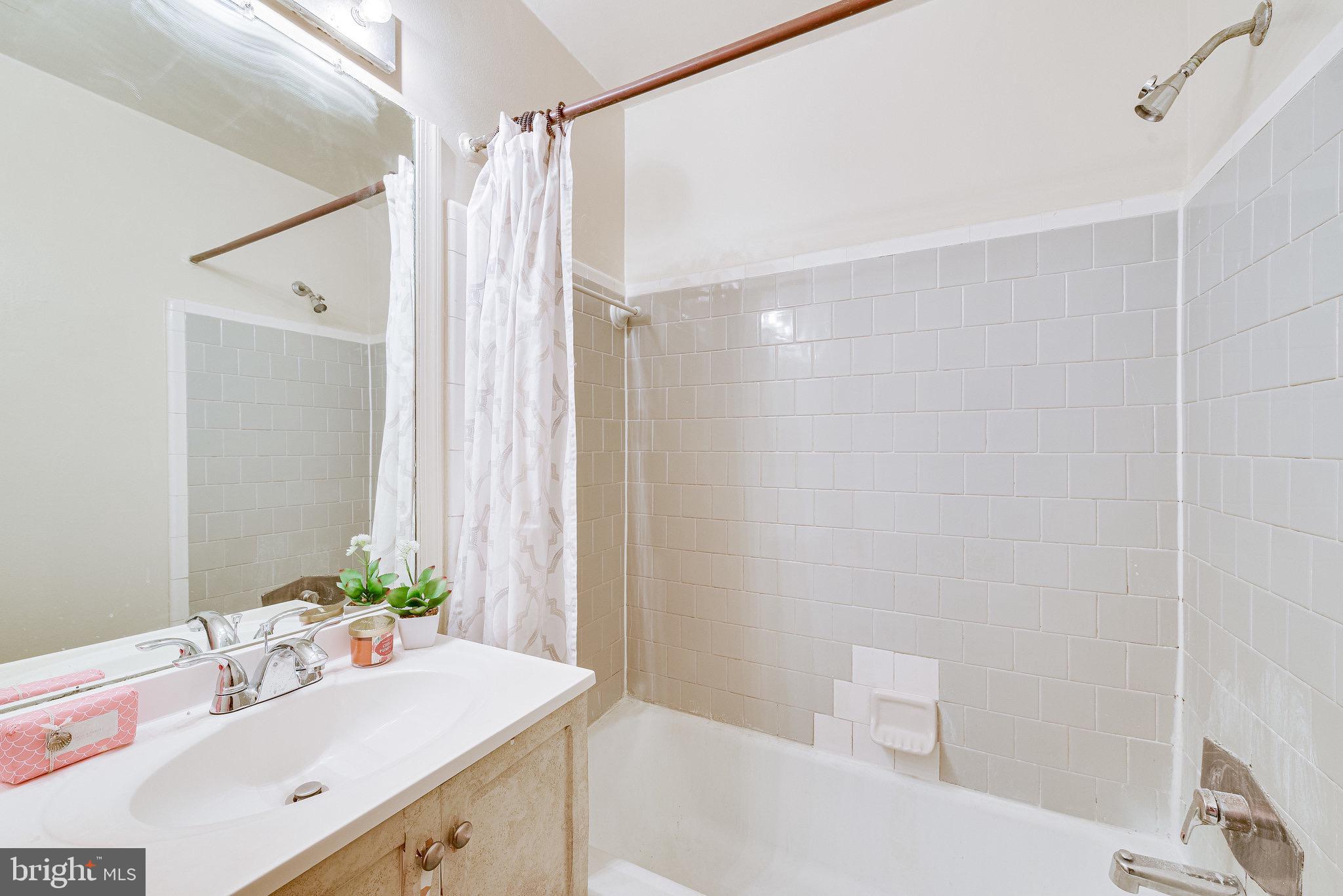 LITTLE RIVER SQ COND - Residential