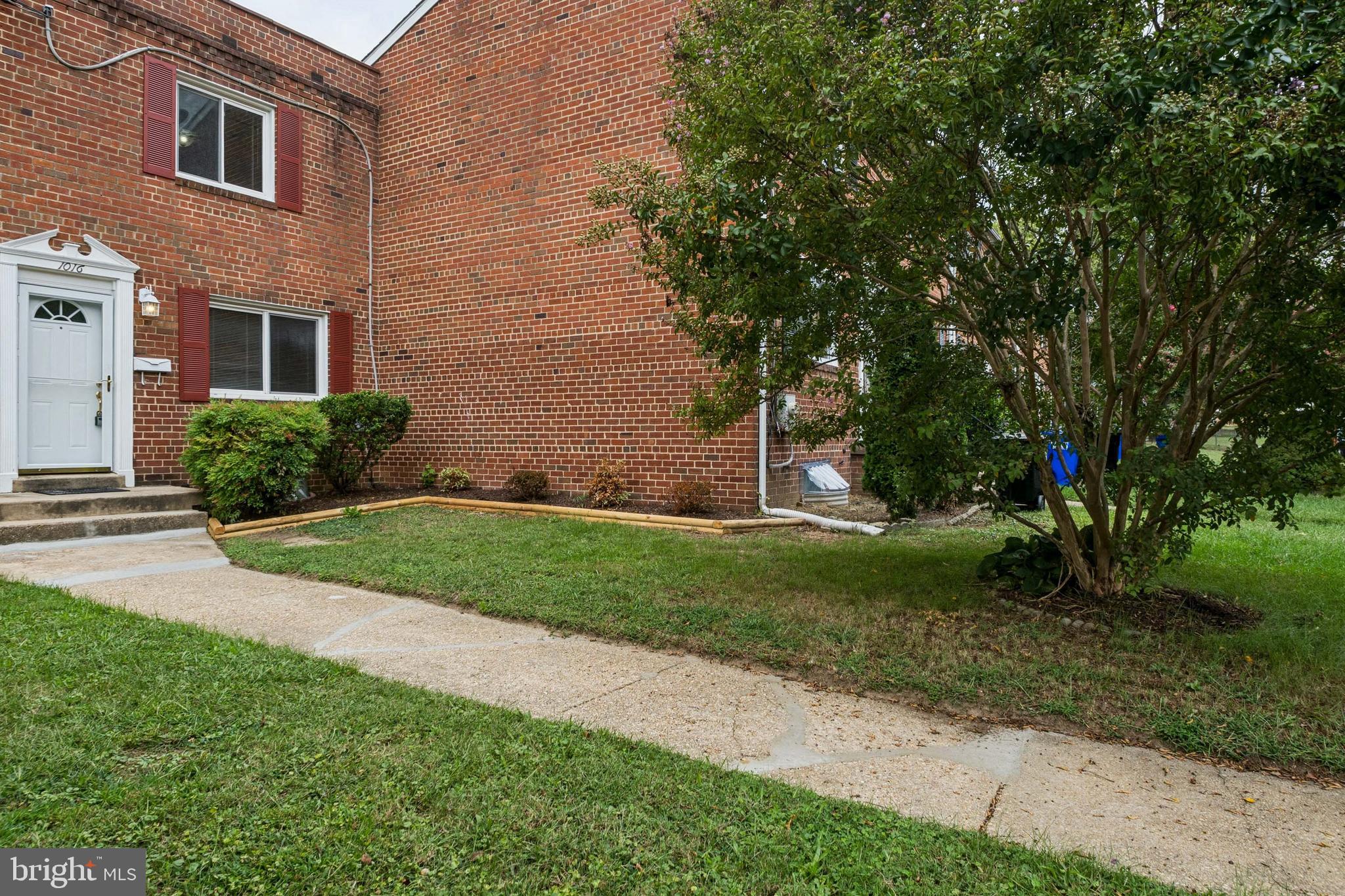 LAUREL GARDENS - Residential