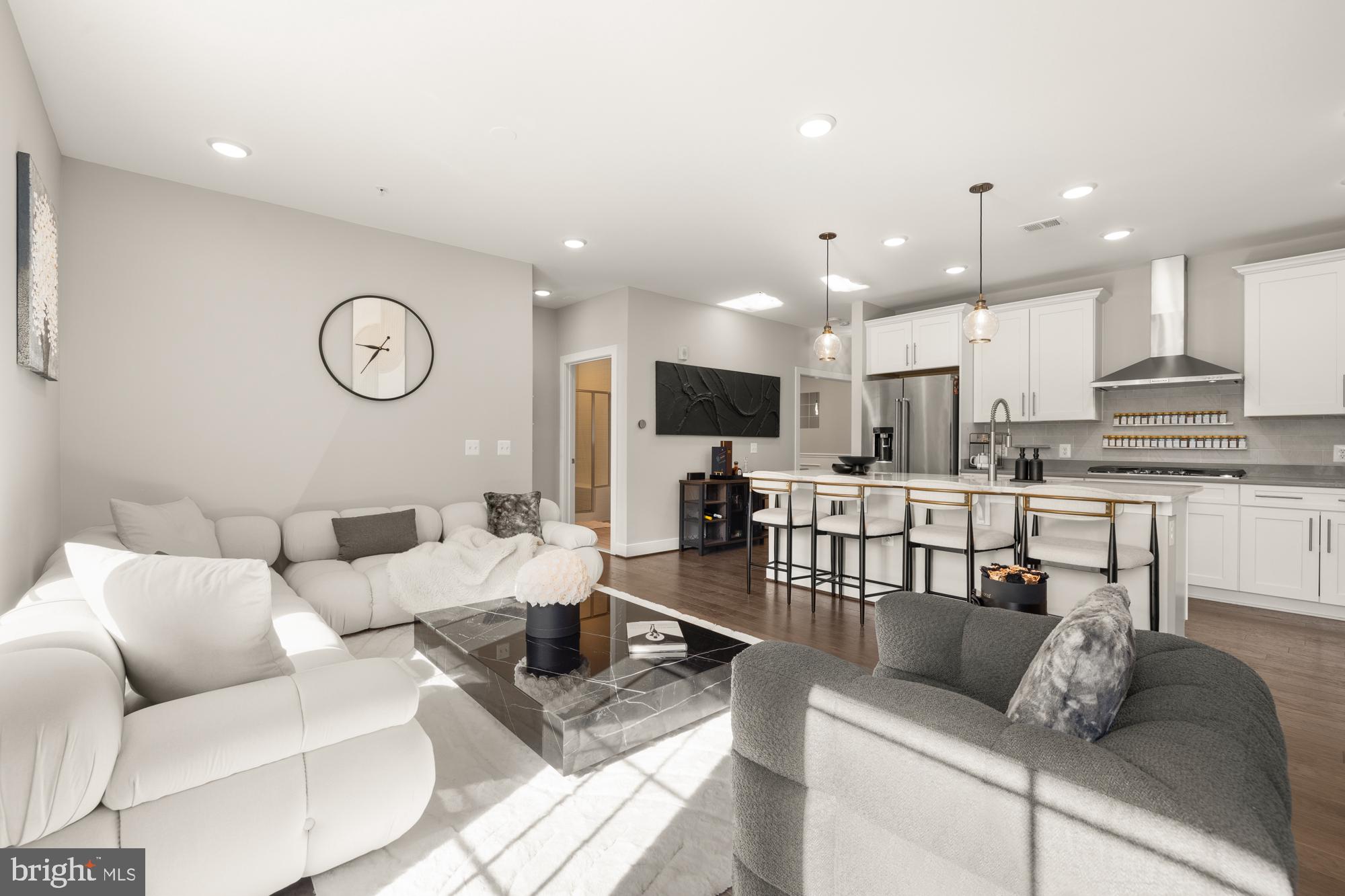 210 DECOVERLY DRIVE 106