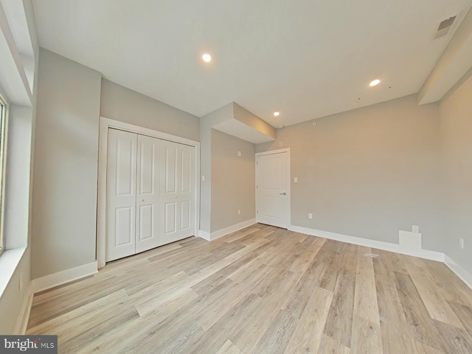 SHARSWOOD - Residential