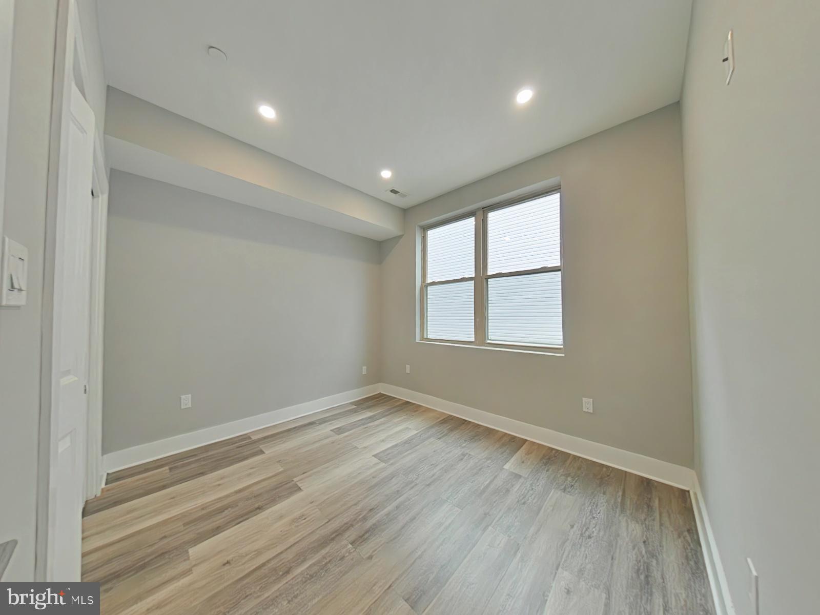 SHARSWOOD - Residential