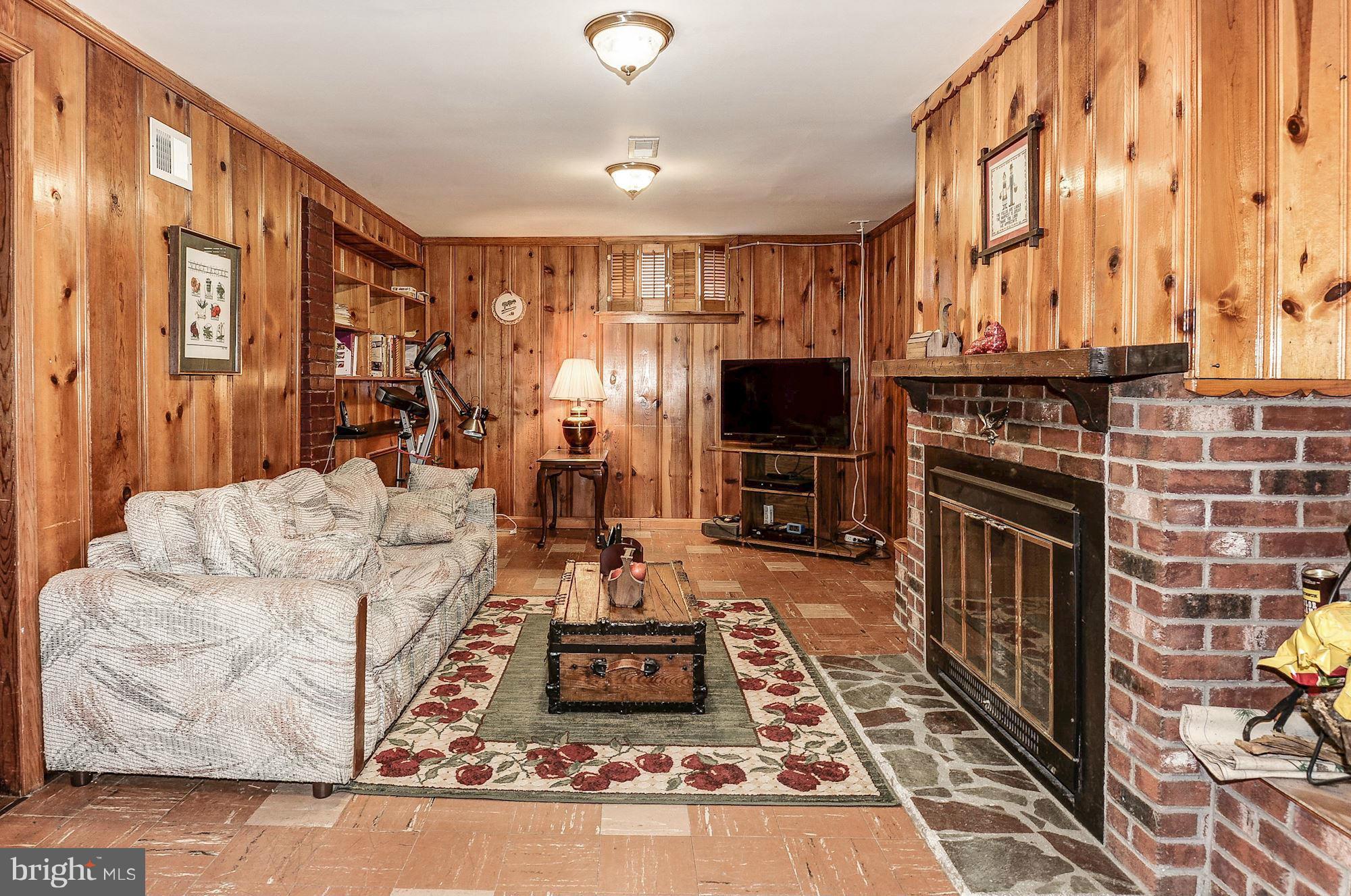 VIRGINIA HILLS - Residential