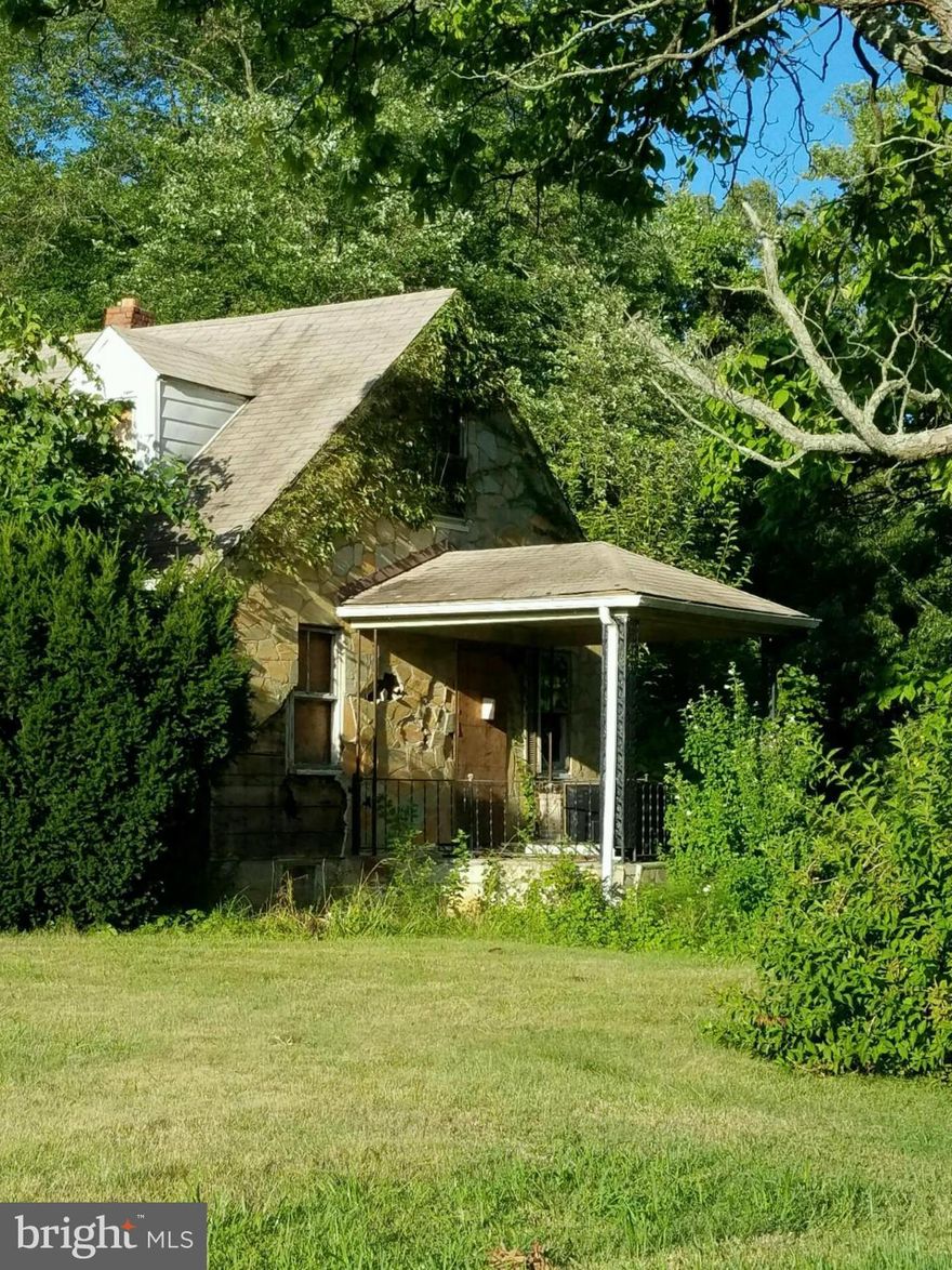 3 bedroom, 1.5 bath single family home in need of a lot of TLC. NO sign on property