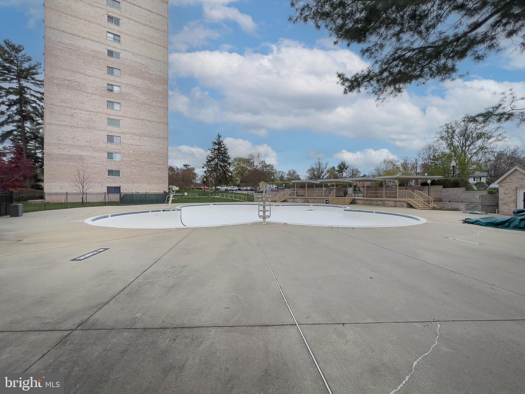 UNIVERSITY TOWERS CODM - Residential