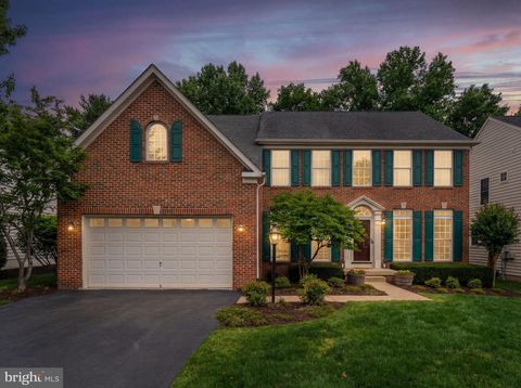 Photo of 6913 Bitterroot Court, GAINESVILLE, VA 20155 (MLS # VAPW2114164)