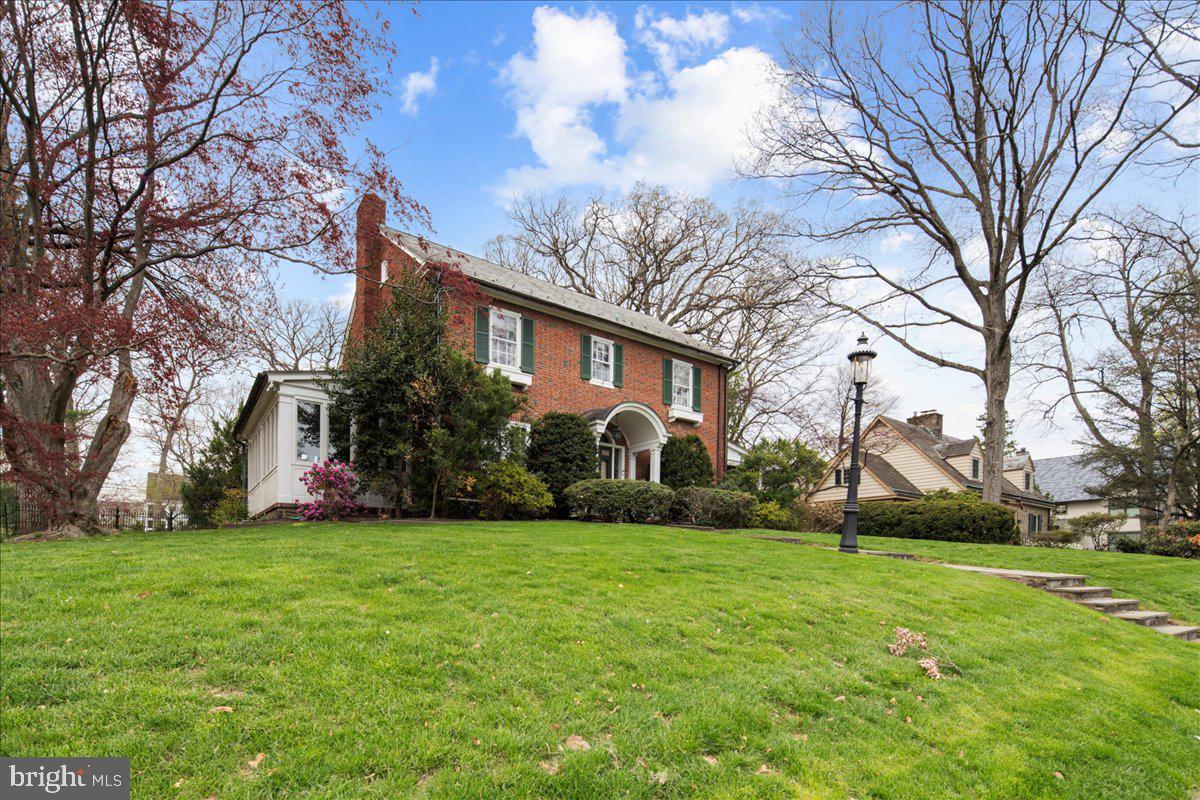 277 W OAKLAND AVENUE